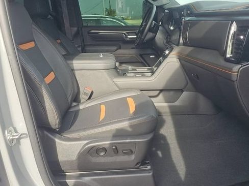 Used 2025 GMC Sierra 2500 AT4 w/ AT4 Premium Plus Package AWD/4WD image 5