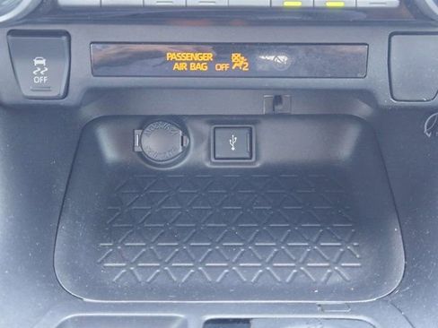 Used 2022 Toyota RAV4 LE FWD image 19