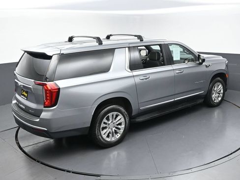 Used 2023 GMC Yukon XL SLT AWD/4WD image 3