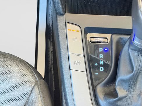 Used 2017 Hyundai Elantra Limited w/ Limited Tech Package 08 FWD image 24