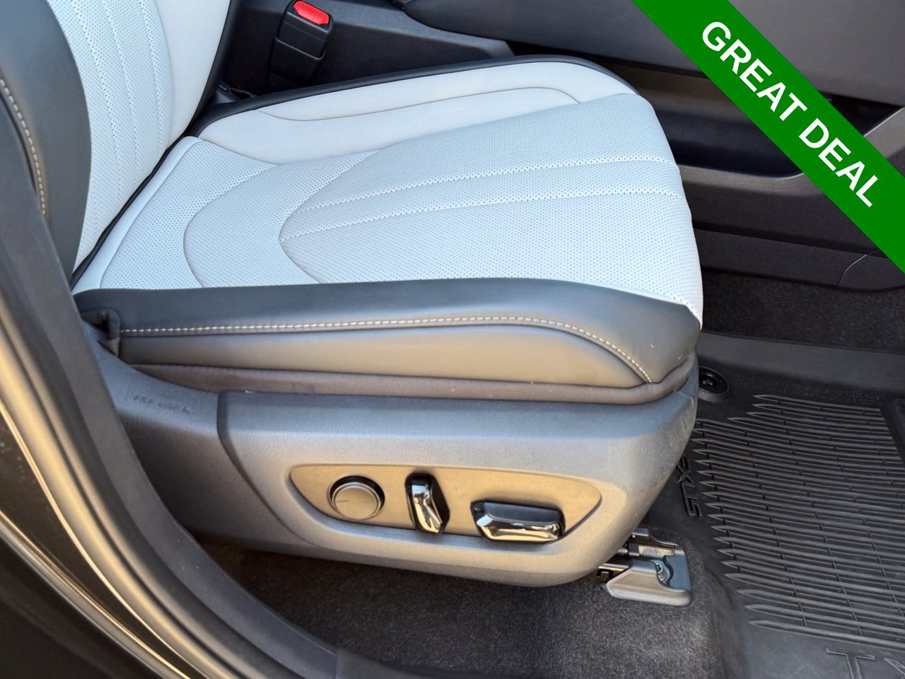 Used 2026 Lexus TX 500h AWD w/ Technology Package image 44