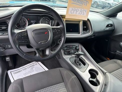 Used 2023 Dodge Challenger SXT RWD image 11