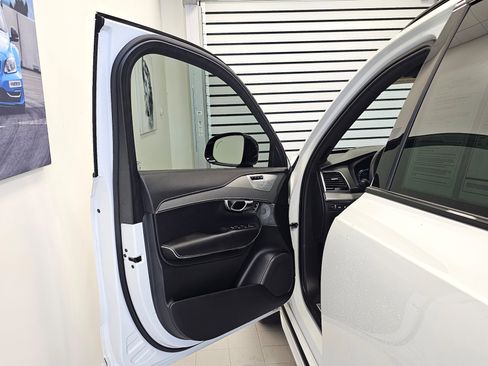 Certified 2022 Volvo XC90 T8 R-Design w/ Advanced Package image 20