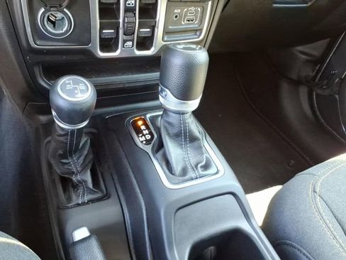 Used 2025 Jeep Wrangler Unlimited Sahara AWD/4WD image 13