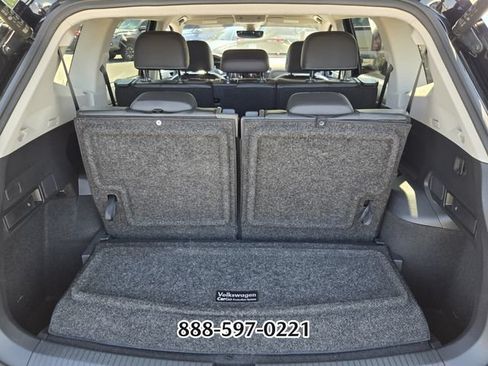 Certified 2022 Volkswagen Tiguan SE FWD image 16