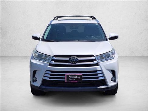 Used 2018 Toyota Highlander XLE AWD/4WD image 2