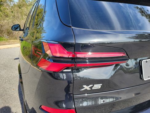 Used 2025 BMW X5 sDrive40i w/ M Sport Package image 10