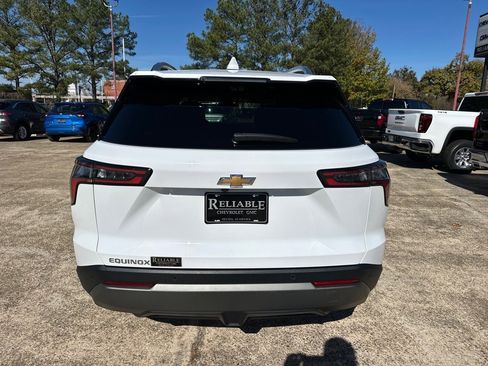 Used 2025 Chevrolet Equinox LT w/ Convenience Package II image 5