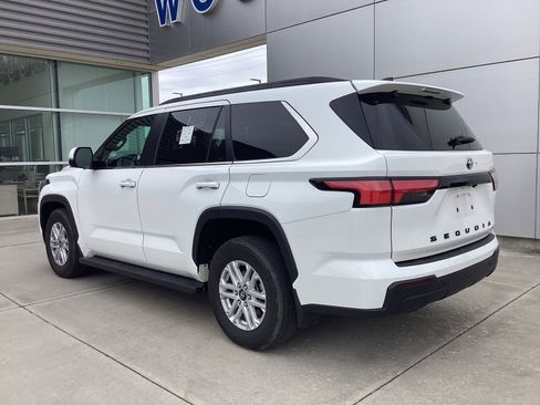 Used 2025 Toyota Sequoia SR5 AWD/4WD image 4