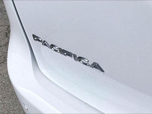 Used 2024 Chrysler Pacifica Pinnacle FWD image 10