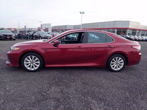 Certified 2019 Toyota Camry LE image 4