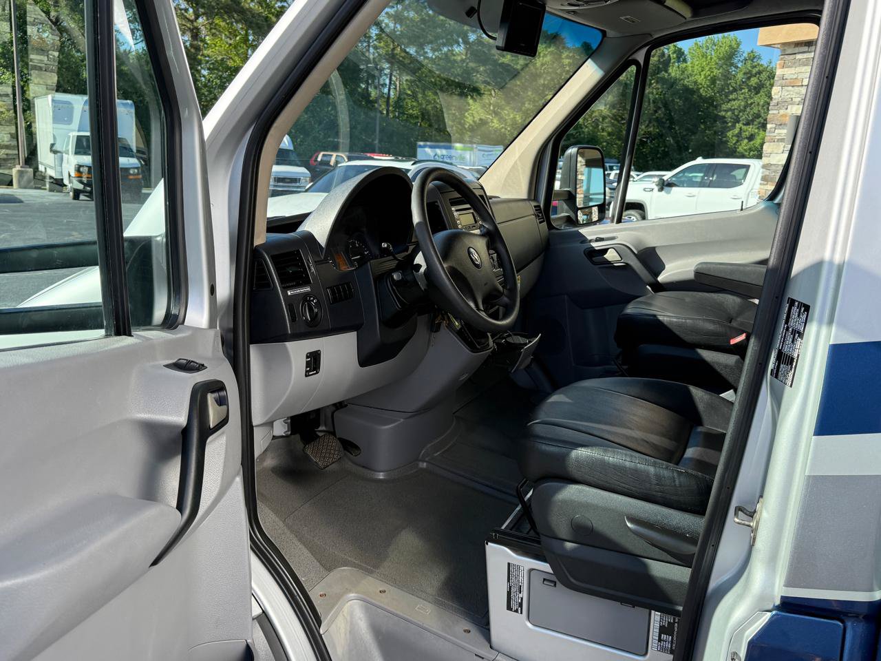 Used 2008 Dodge Sprinter 3500 RWD image 8