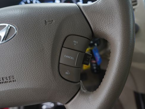 Used 2010 Hyundai Azera Limited image 25