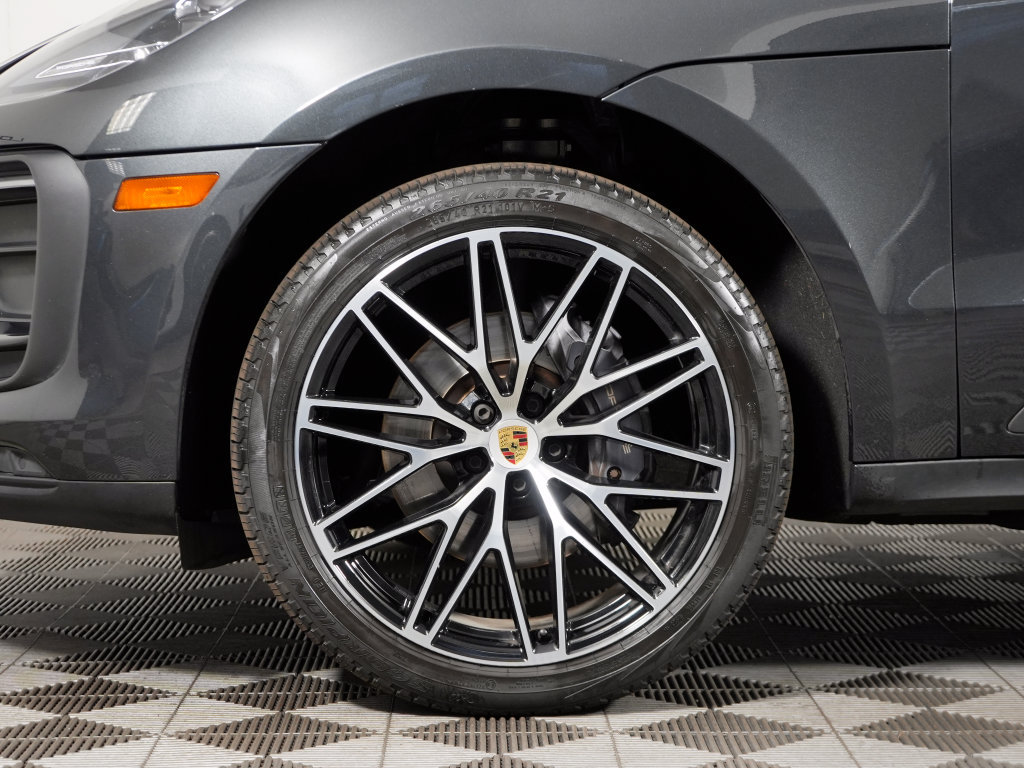 Certified 2023 Porsche Macan Turbo AWD/4WD image 13