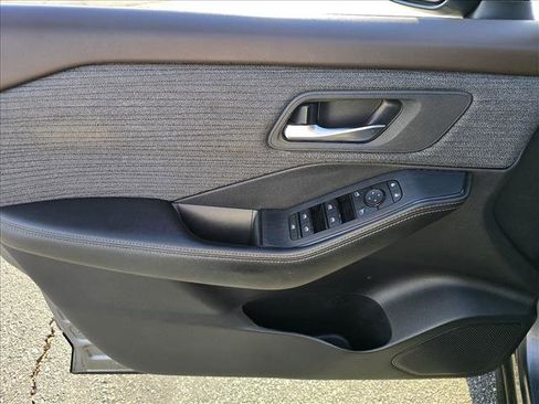 Used 2023 Nissan Rogue SV image 9