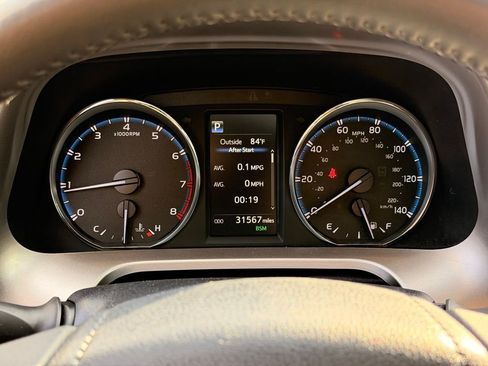 Used 2018 Toyota RAV4 Limited FWD image 28