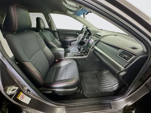Used 2017 Toyota Camry SE image 29