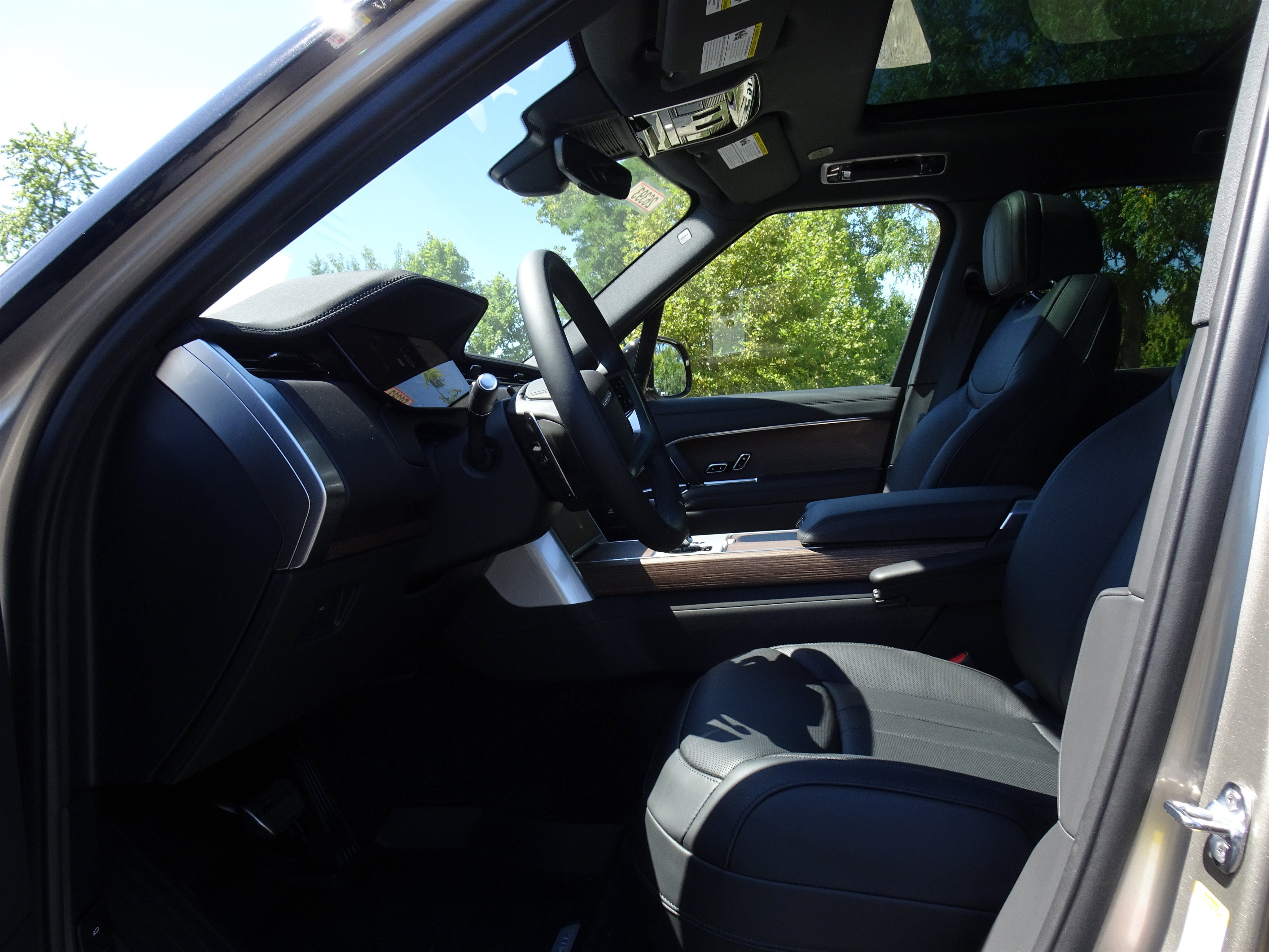 New 2026 Land Rover Range Rover SE AWD/4WD image 2