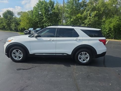 Used 2021 Ford Explorer XLT w/ Class III Trailer Tow Package AWD/4WD image 4