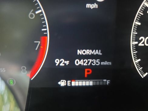 Used 2025 Honda HR-V LX image 6