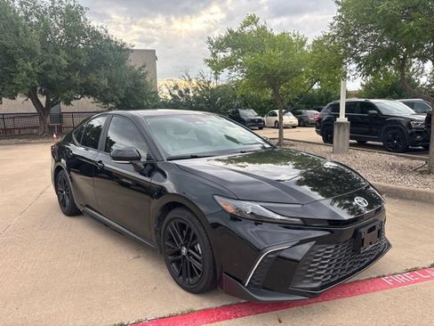Used 2025 Toyota Camry SE FWD image 3