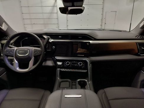 Used 2024 GMC Sierra 2500 Denali w/ Denali Reserve Package AWD/4WD image 12