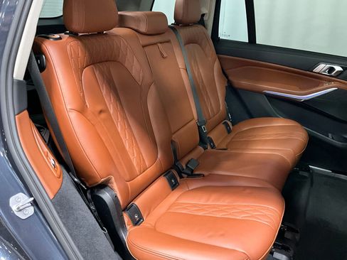 Used 2022 BMW X7 xDrive40i w/ Premium Package image 23