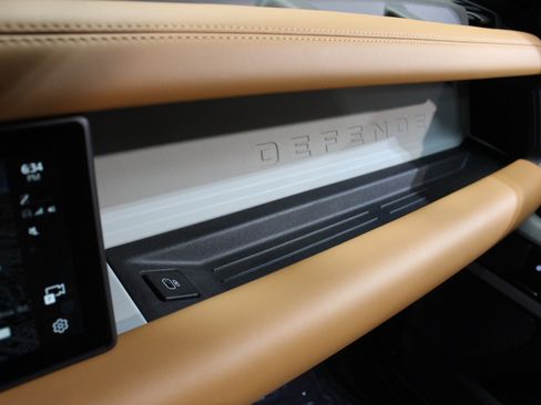 Used 2024 Land Rover Defender 90 S image 62