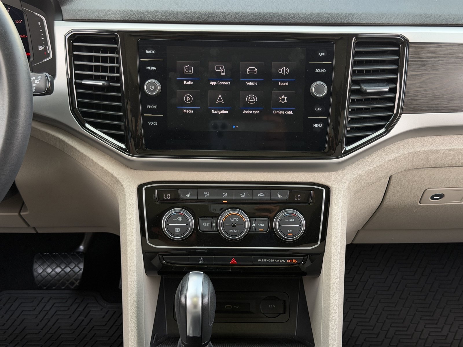 Used 2023 Volkswagen Atlas SE w/ Panoramic Sunroof Package FWD image 18