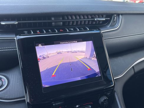 Used 2023 Jeep Grand Cherokee L Laredo image 13