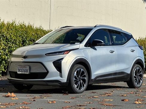 Used 2022 Chevrolet Bolt EUV Premier w/ Sun & Sound Package image 8