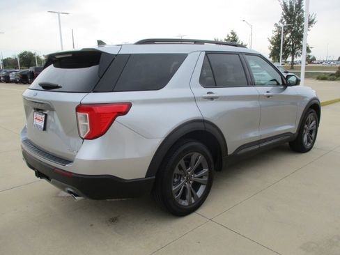 Used 2024 Ford Explorer XLT w/ Equipment Group 202A image 8