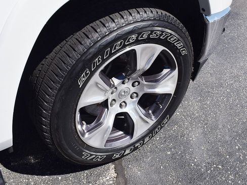 Used 2019 RAM 1500 Laramie AWD/4WD image 11
