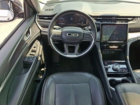 Used 2022 Jeep Grand Cherokee Limited AWD/4WD image 2