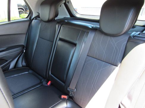 Used 2018 Chevrolet Trax LT w/ Sun & Sound Package FWD image 39