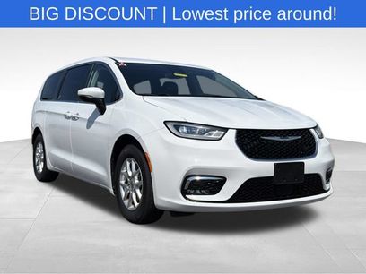 Used 2023 Chrysler Pacifica Touring-L
