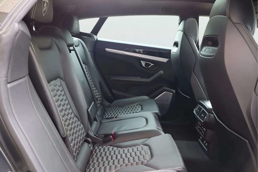 Used 2021 Lamborghini Urus AWD/4WD image 18