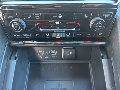 New 2025 Jeep Grand Cherokee Laredo image 16