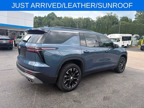 Used 2025 Chevrolet Traverse LT w/ Sun and Wheel Package AWD/4WD image 3