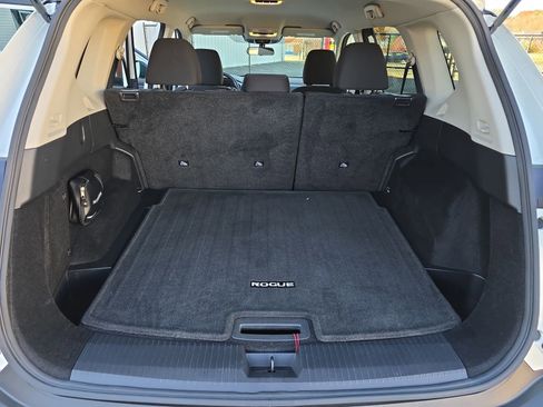 Used 2023 Nissan Rogue S image 16