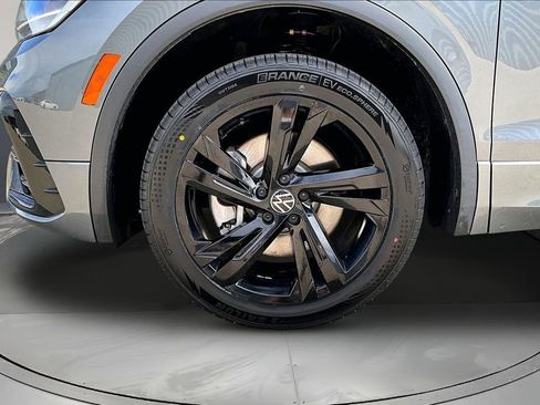 Used 2024 Volkswagen Tiguan SE R-Line w/ MDO Package, Two-Row AWD/4WD image 30