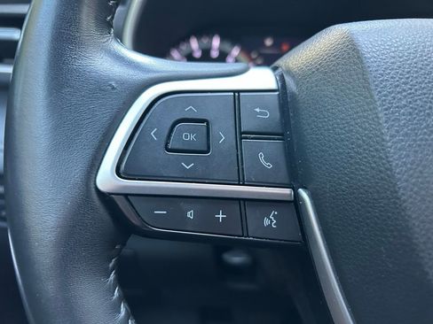 Certified 2023 Toyota Highlander XLE image 20