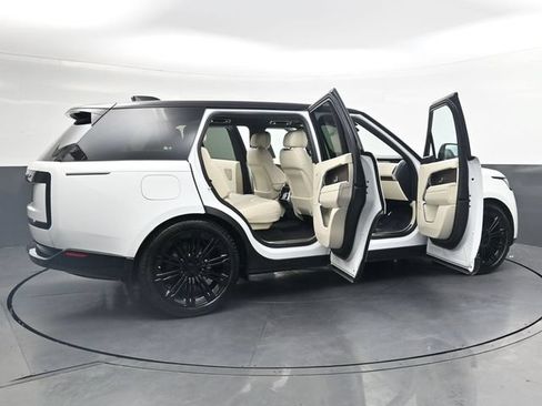 Used 2023 Land Rover Range Rover Long Wheelbase SE AWD/4WD image 28