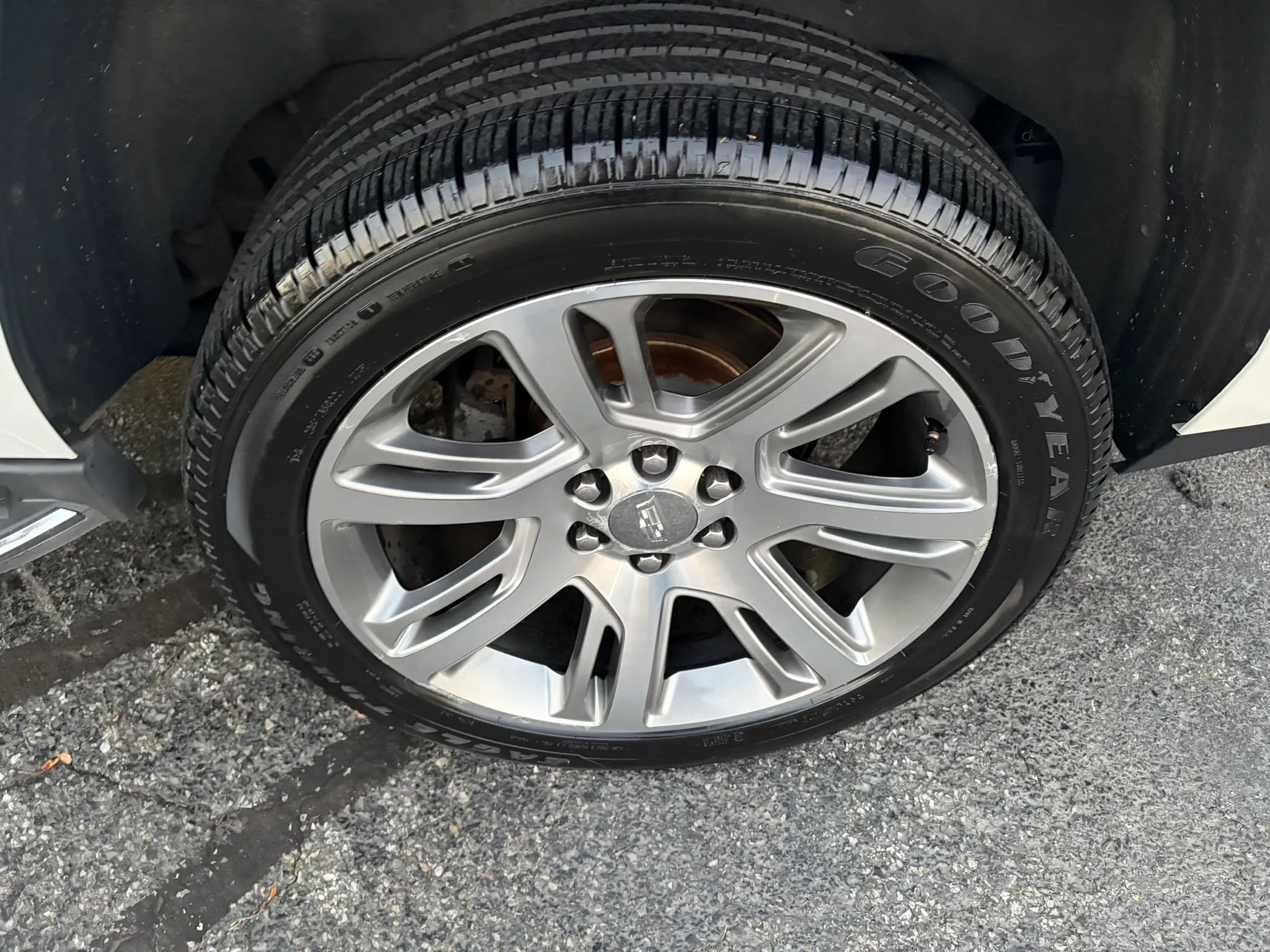 Used 2016 Cadillac Escalade Luxury AWD/4WD image 27