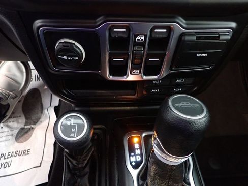 Used 2020 Jeep Gladiator Sport w/ Quick Order Package 24S AWD/4WD image 5