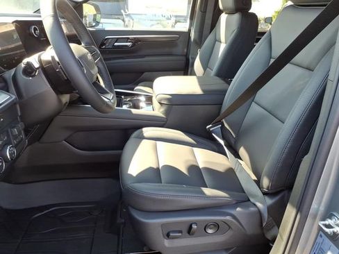 New 2026 Chevrolet Suburban LT w/ Comfort Package AWD/4WD image 6