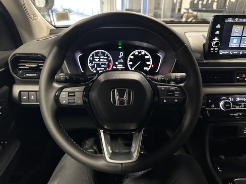 New 2025 Honda Pilot Touring image 9