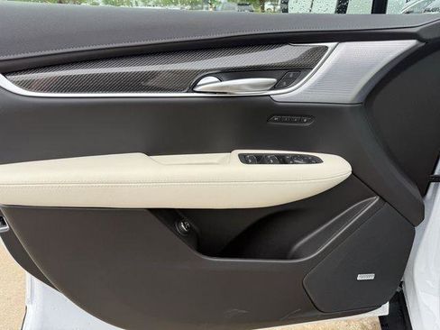 New 2026 Cadillac XT5 Sportv w/ LPO, Floor Liner Package image 11