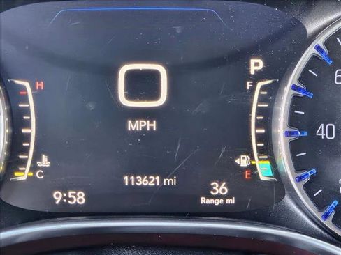 Used 2017 Chrysler Pacifica Limited image 16