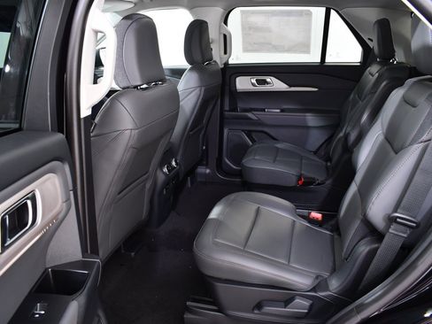 New 2025 Ford Explorer Active w/ Active Comfort Package image 16